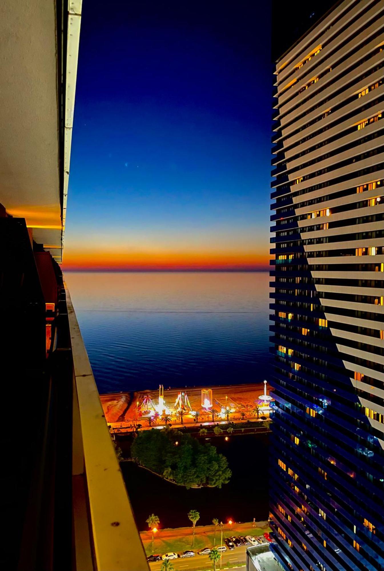 Sky Apartments Batumi Esterno foto