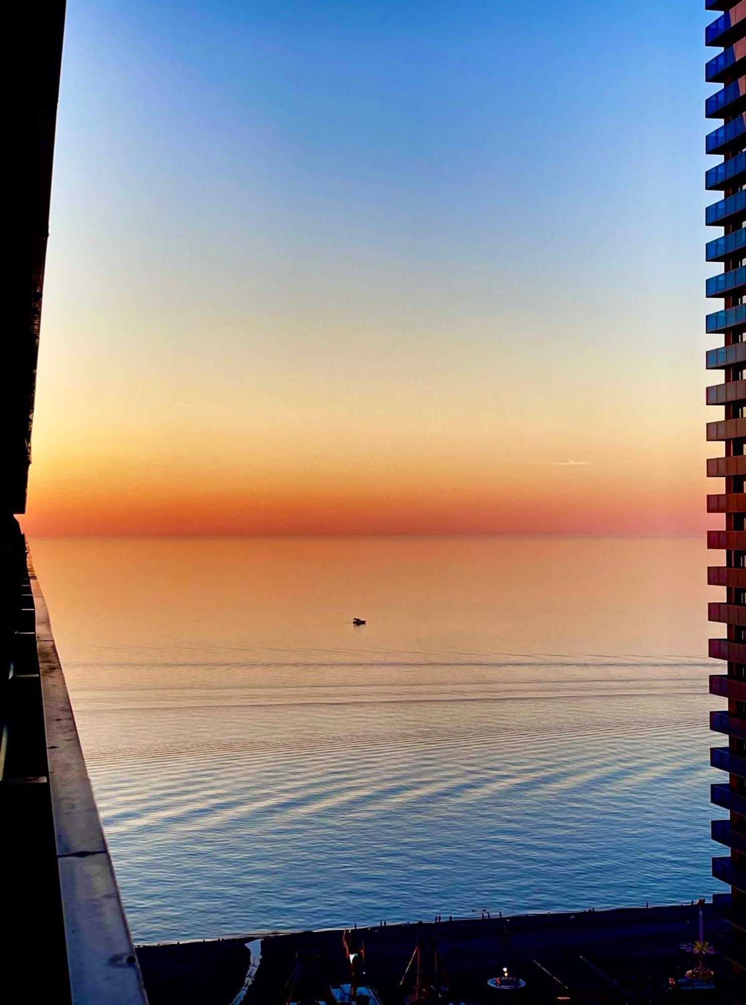 Sky Apartments Batumi Esterno foto